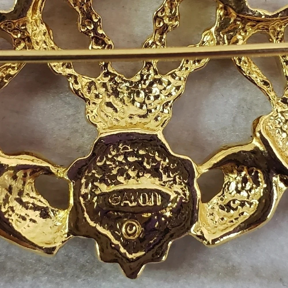 Vintage Avon Claddagh Pin Brooch 1.75